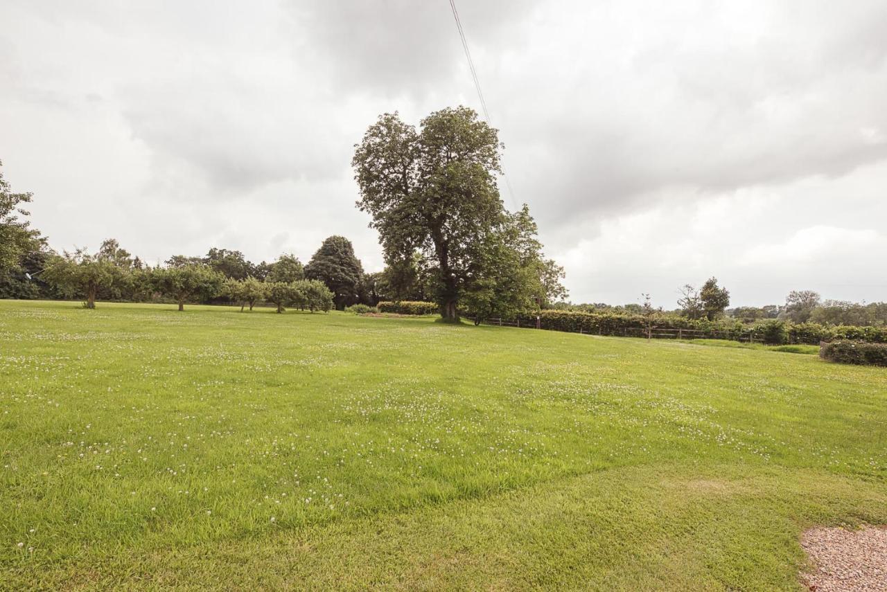 Grove Farm Bungalow With Swimming Pool, Dallinghoo Woodbridge Exterior photo