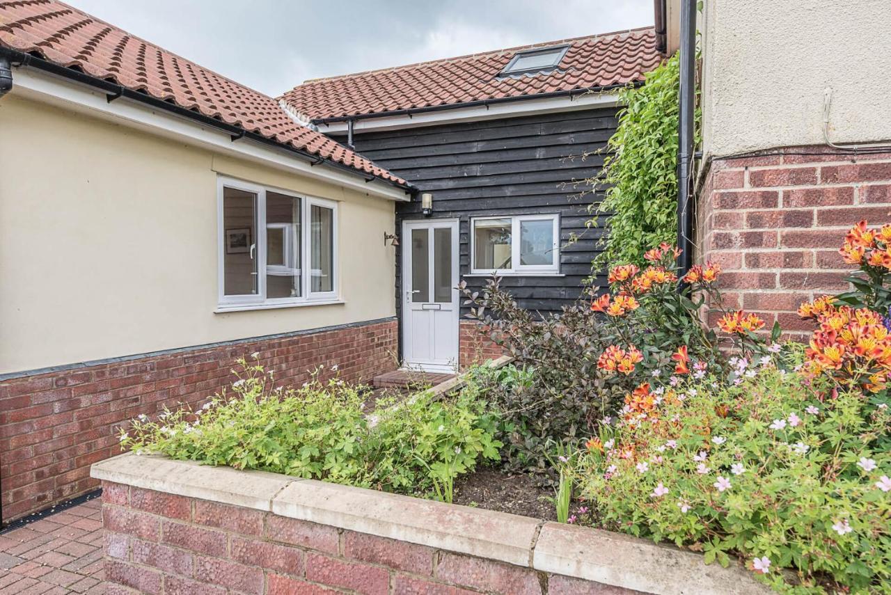 Grove Farm Bungalow With Swimming Pool, Dallinghoo Woodbridge Exterior photo