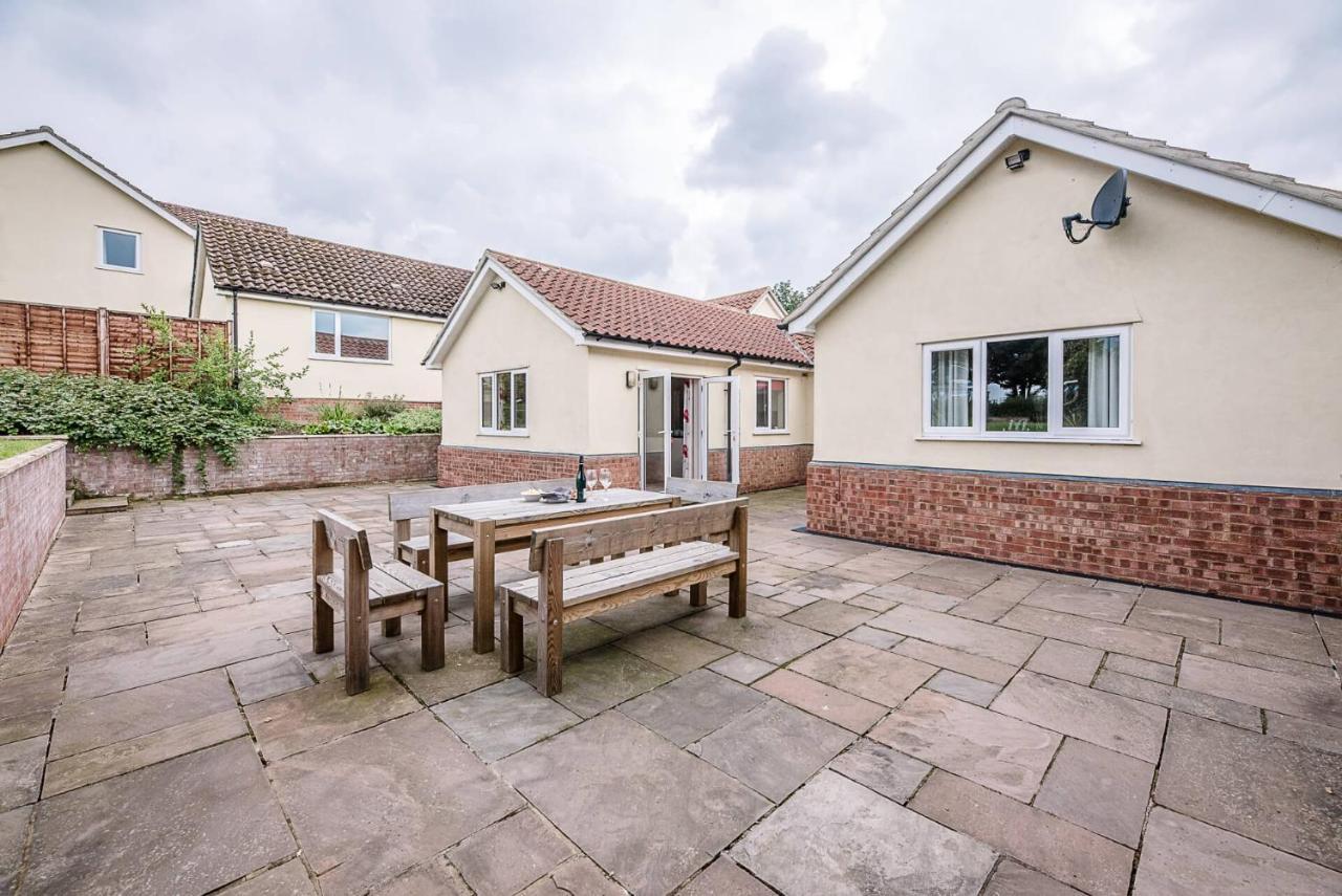 Grove Farm Bungalow With Swimming Pool, Dallinghoo Woodbridge Exterior photo